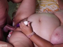 Tengo un intenso orgasmo BBW y se corre en mi coño peludo.